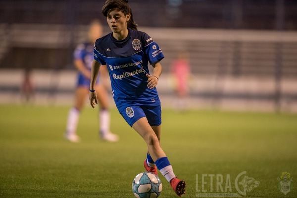 DEBUT Y TRIUNFO HISTÓRICOS